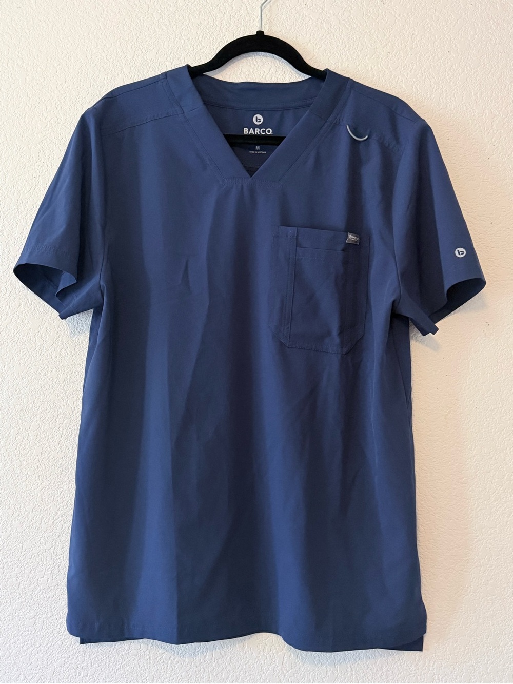 Barco Uniforms Navy Men’s V-Neck Scrub Top 0331